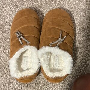 Juicy Couture Tan Slippers with White Faux Fur